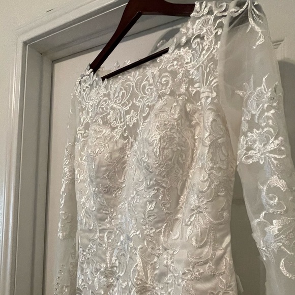 Sheath style Wedding Dress - Picture 1 of 11